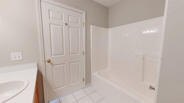 2678 S Knightsbridge Circle, Ann Arbor, MI 48105