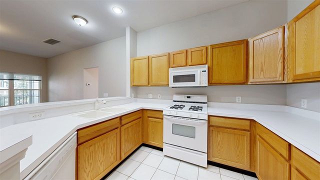 2678 S Knightsbridge Circle, Ann Arbor, MI 48105