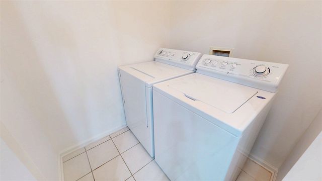 2678 S Knightsbridge Circle, Ann Arbor, MI 48105