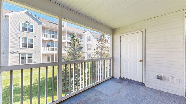 2678 S Knightsbridge Circle, Ann Arbor, MI 48105