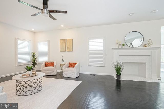 6101 CHURCH RD, Mount Laurel, NJ 08054