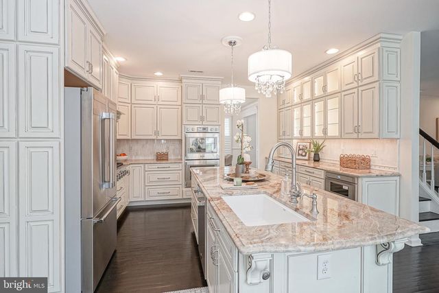 6101 CHURCH RD, Mount Laurel, NJ 08054