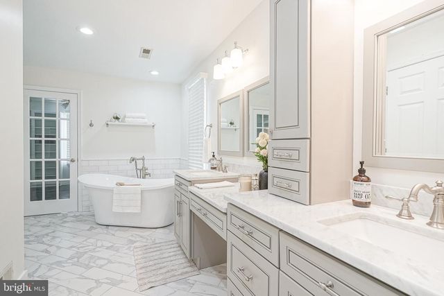 6101 CHURCH RD, Mount Laurel, NJ 08054