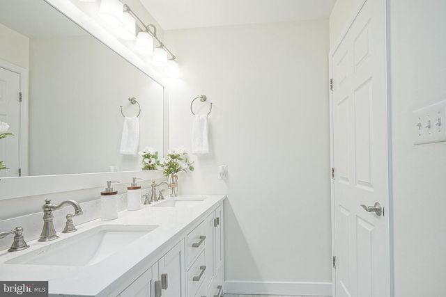 6101 CHURCH RD, Mount Laurel, NJ 08054