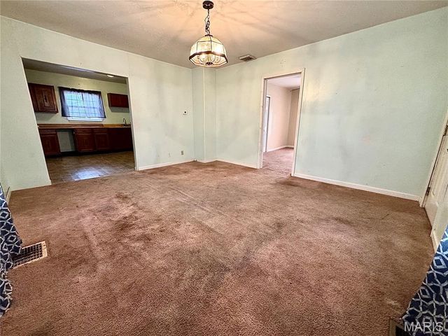 1202 N Madison Street, Litchfield, IL 62056