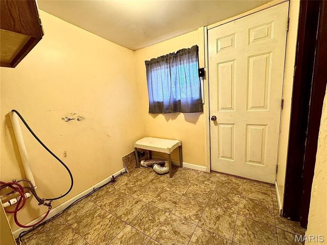 1202 N Madison Street, Litchfield, IL 62056