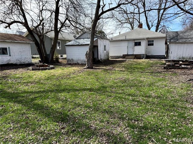 1202 N Madison Street, Litchfield, IL 62056