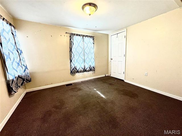 1202 N Madison Street, Litchfield, IL 62056