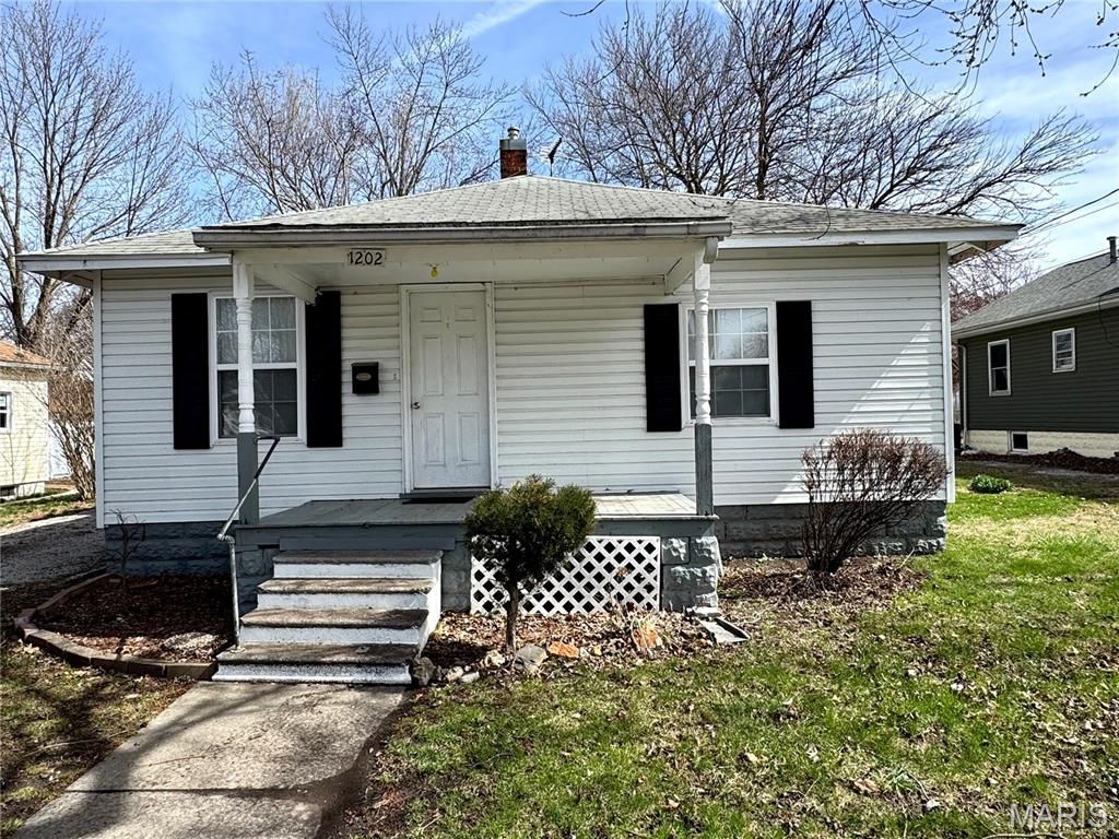 1202 N Madison Street, Litchfield, IL 62056