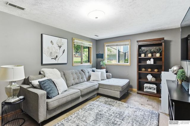 3002 N 154 Avenue, Omaha, NE 68116