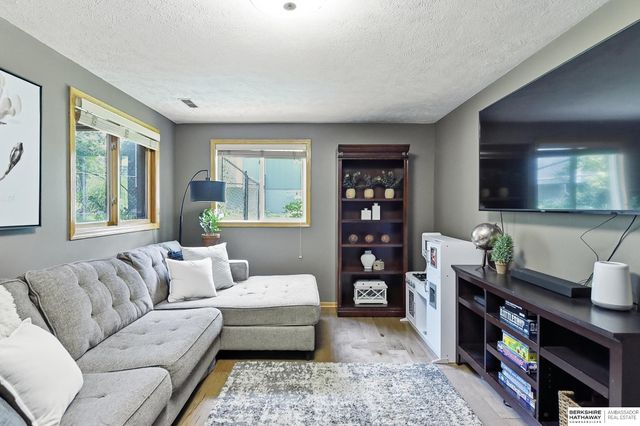 3002 N 154 Avenue, Omaha, NE 68116