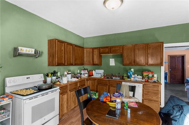 374 Harrison St, Sharon, PA 16146