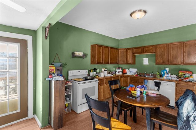 374 Harrison St, Sharon, PA 16146