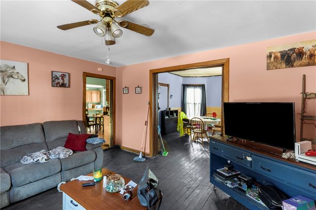 374 Harrison St, Sharon, PA 16146