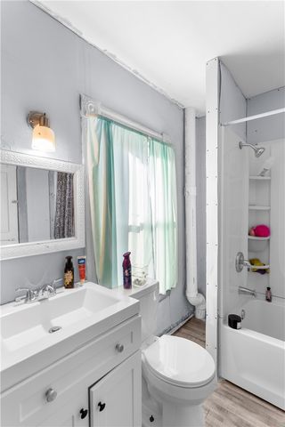 374 Harrison St, Sharon, PA 16146