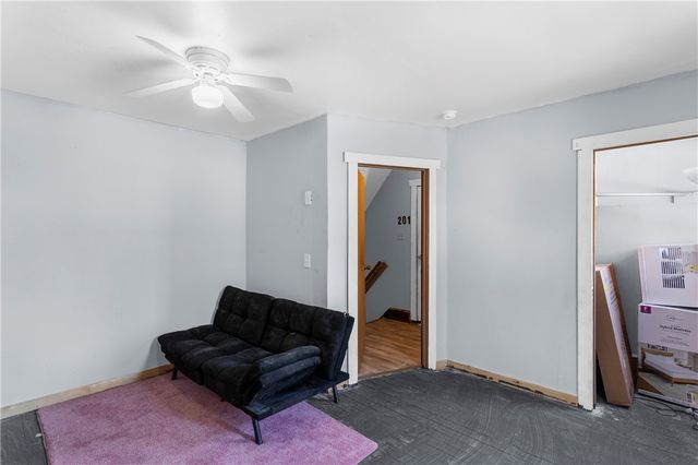 374 Harrison St, Sharon, PA 16146