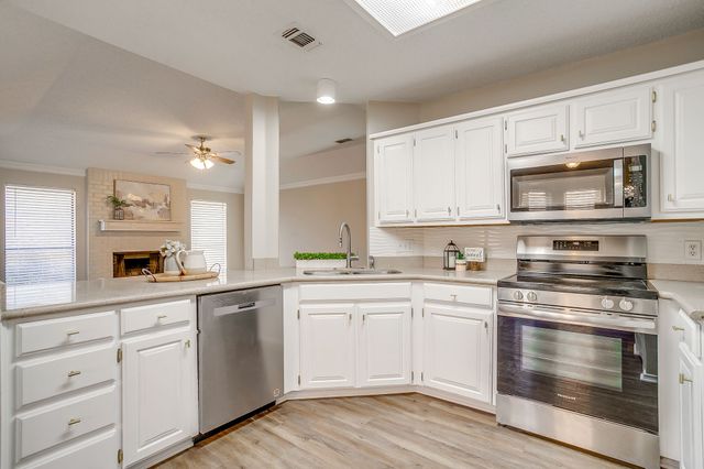 104 Sandlewood Lane, Burleson, TX 76028