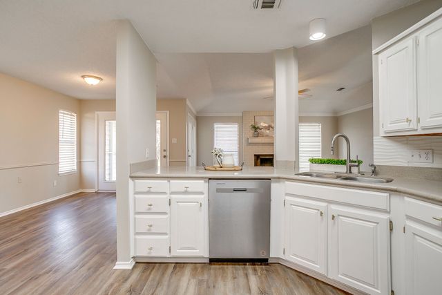 104 Sandlewood Lane, Burleson, TX 76028