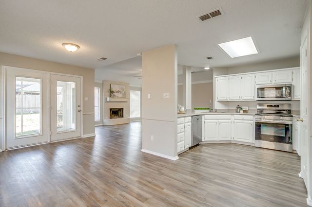 104 Sandlewood Lane, Burleson, TX 76028