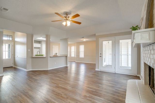 104 Sandlewood Lane, Burleson, TX 76028