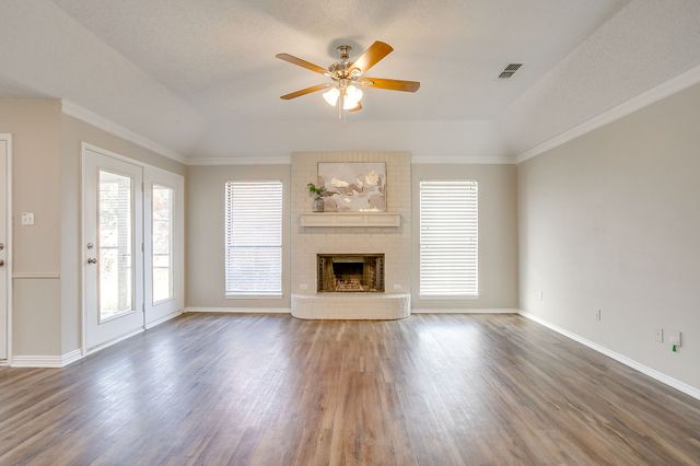 104 Sandlewood Lane, Burleson, TX 76028