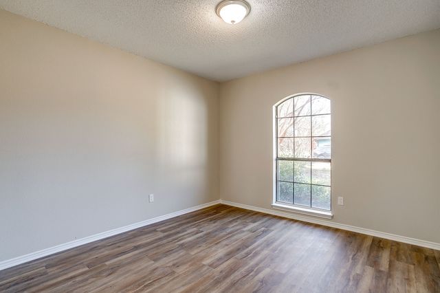 104 Sandlewood Lane, Burleson, TX 76028