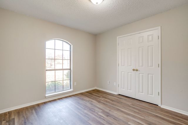 104 Sandlewood Lane, Burleson, TX 76028