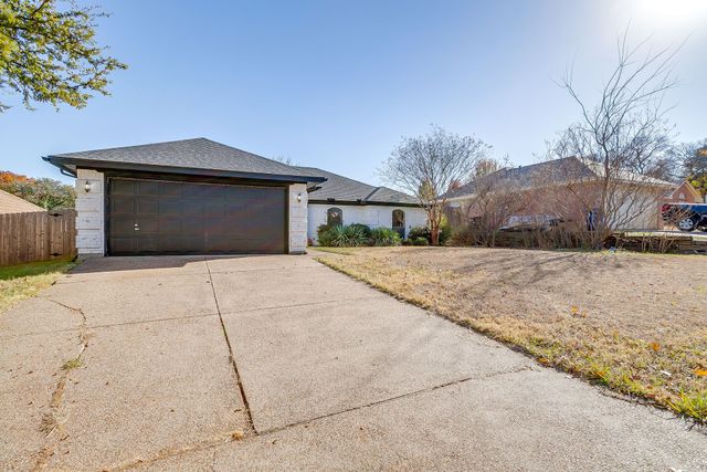 104 Sandlewood Lane, Burleson, TX 76028