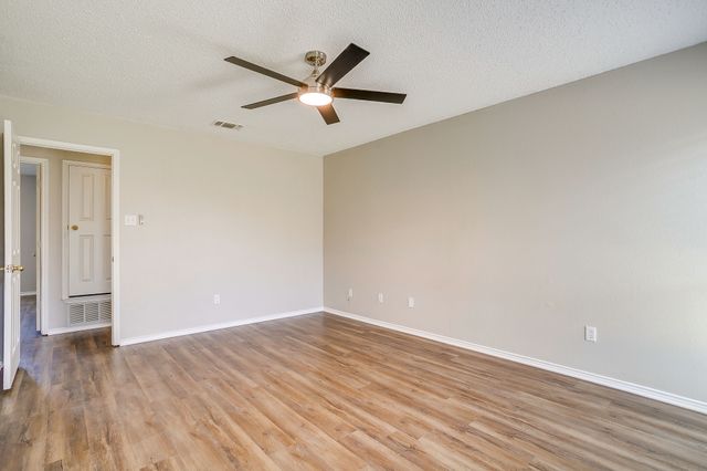 104 Sandlewood Lane, Burleson, TX 76028