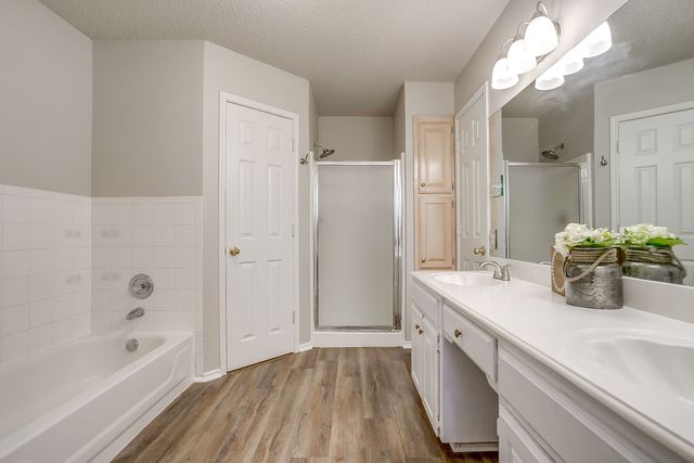 104 Sandlewood Lane, Burleson, TX 76028