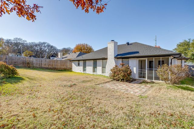 104 Sandlewood Lane, Burleson, TX 76028