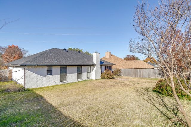 104 Sandlewood Lane, Burleson, TX 76028
