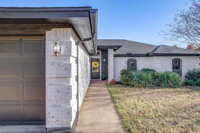 104 Sandlewood Lane, Burleson, TX 76028