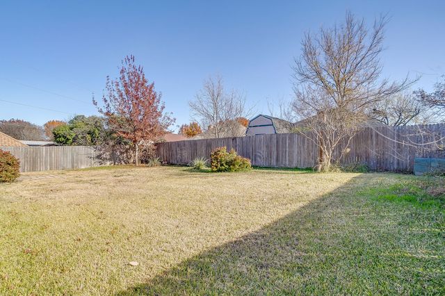 104 Sandlewood Lane, Burleson, TX 76028