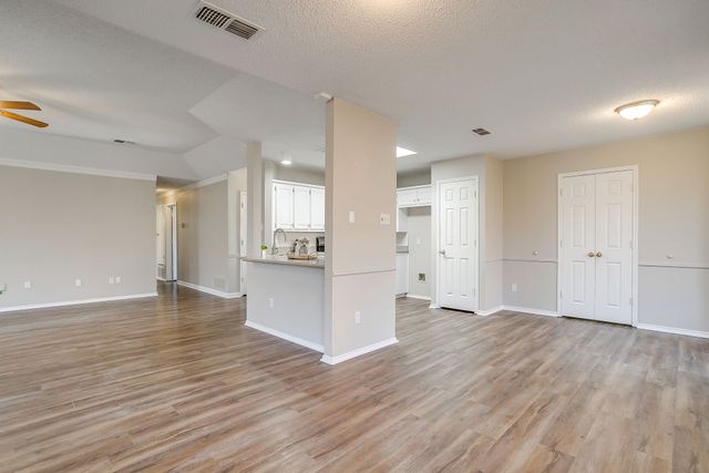 104 Sandlewood Lane, Burleson, TX 76028