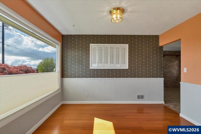 1275 Valley View Dr NW, Salem, OR 97304