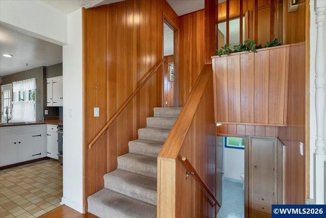 1275 Valley View Dr NW, Salem, OR 97304