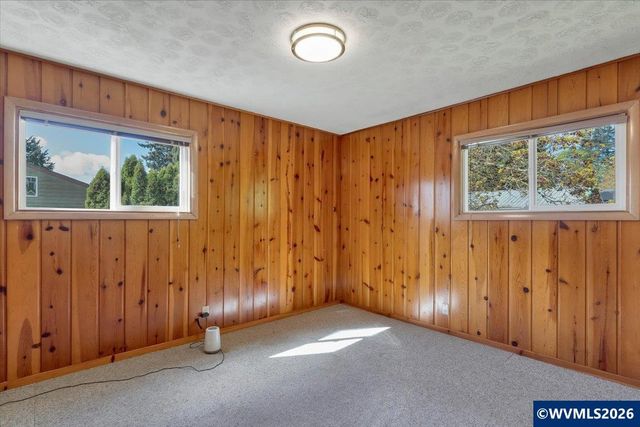 1275 Valley View Dr NW, Salem, OR 97304