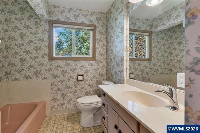 1275 Valley View Dr NW, Salem, OR 97304