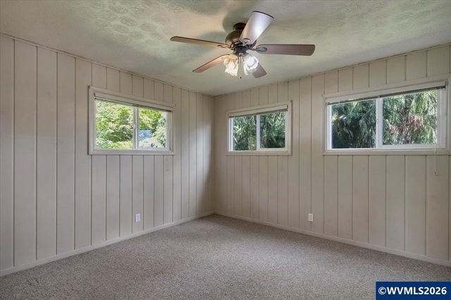 1275 Valley View Dr NW, Salem, OR 97304