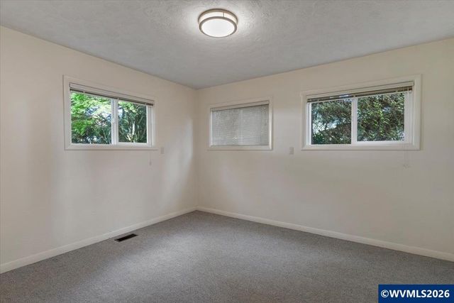 1275 Valley View Dr NW, Salem, OR 97304