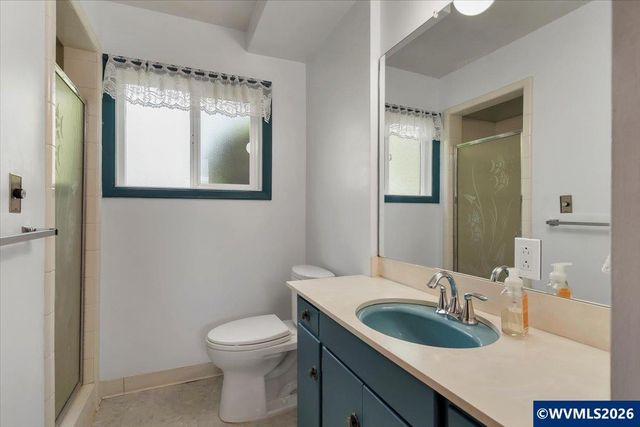 1275 Valley View Dr NW, Salem, OR 97304