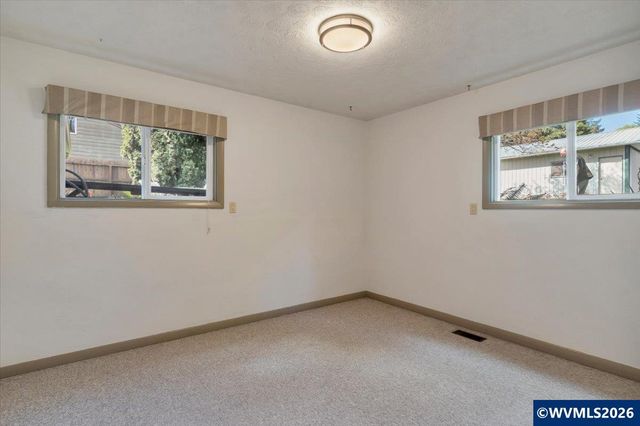 1275 Valley View Dr NW, Salem, OR 97304