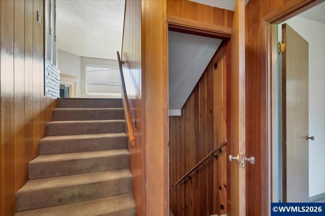 1275 Valley View Dr NW, Salem, OR 97304