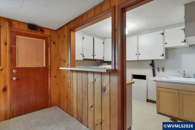 1275 Valley View Dr NW, Salem, OR 97304