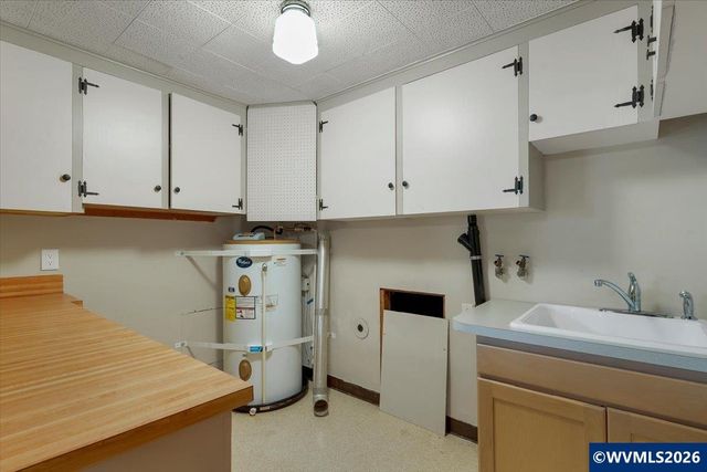 1275 Valley View Dr NW, Salem, OR 97304