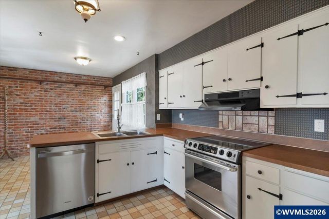 1275 Valley View Dr NW, Salem, OR 97304