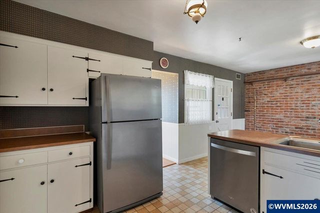 1275 Valley View Dr NW, Salem, OR 97304