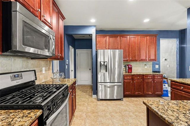 605 Stream Court, Fairburn, GA 30213