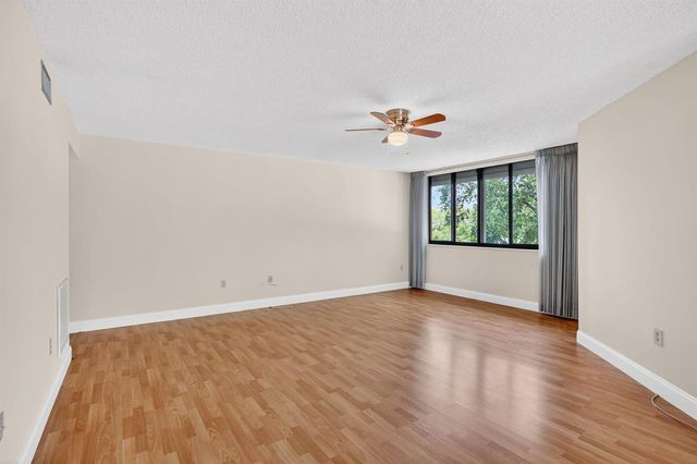 1410 Sheridan Street 19i, Hollywood, FL 33020